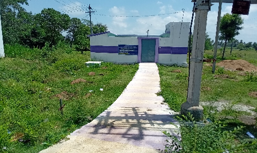 பயன்பாட்டுக்கு வராமல் புதுப்பிக்கப்படும் சுகாதார வளாகம்