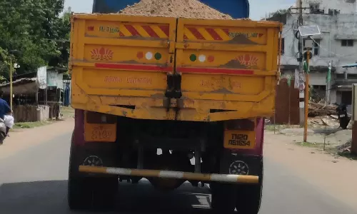 வாகன ஓட்டிகள் அவதி வாகன ஓட்டிகள் அவதி