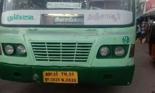 பஸ் வசதி இன்றி மக்கள் அவதி பஸ் வசதி இன்றி மக்கள் அவதி