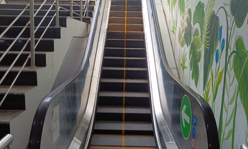 சிரமத்தில் பயணிகள் சிரமத்தில் பயணிகள்