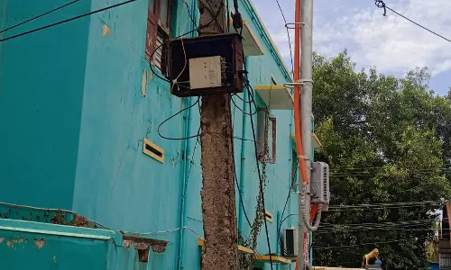 எழும்புகூடான மின்கம்பம்