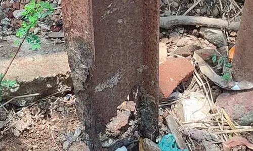 ஆபத்தான மின்கம்பம் ஆபத்தான மின்கம்பம்