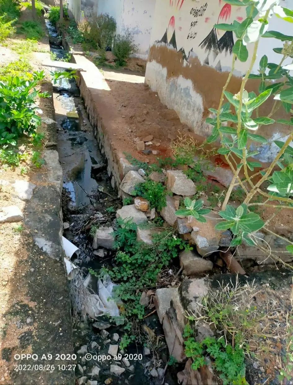 சாக்கடை கால்வாய் சேதம் சாக்கடை கால்வாய் சேதம்