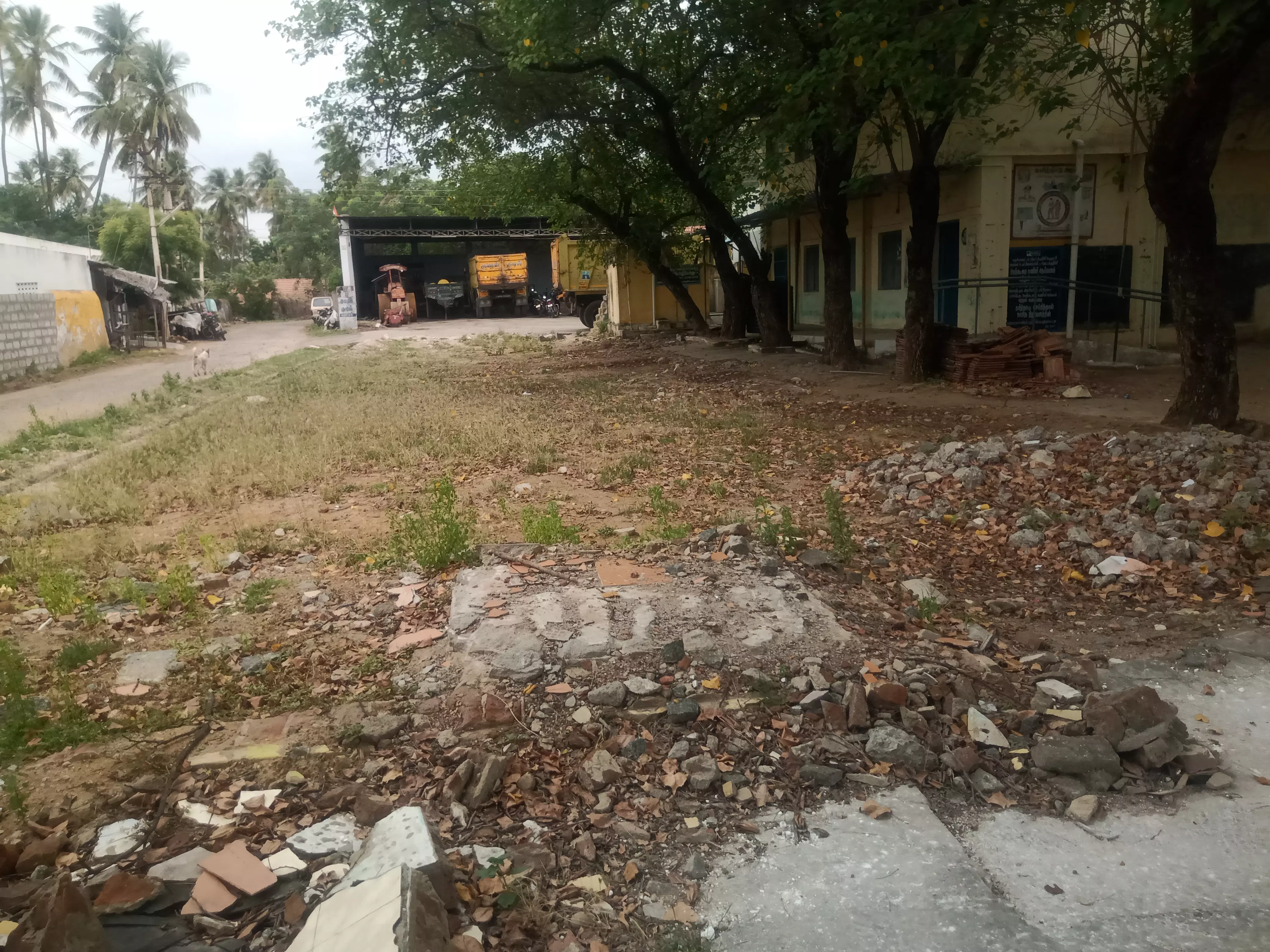 பள்ளி கட்டிடம் கட்டித்தர கோரிக்கை பள்ளி கட்டிடம் கட்டித்தர கோரிக்கை