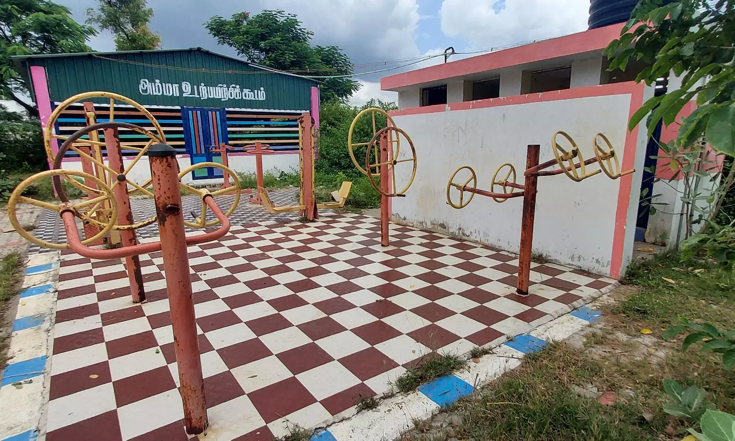 உடற்பயிற்சி கூடத்தை திறக்க வேண்டும் உடற்பயிற்சி கூடத்தை திறக்க வேண்டும்