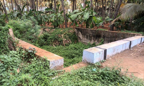 ஆக்கிரமிப்பின் பிடியில் ஓடை