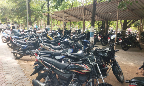 கூடுதல் வாகனம் நிறுத்தும் இடம் தேவை