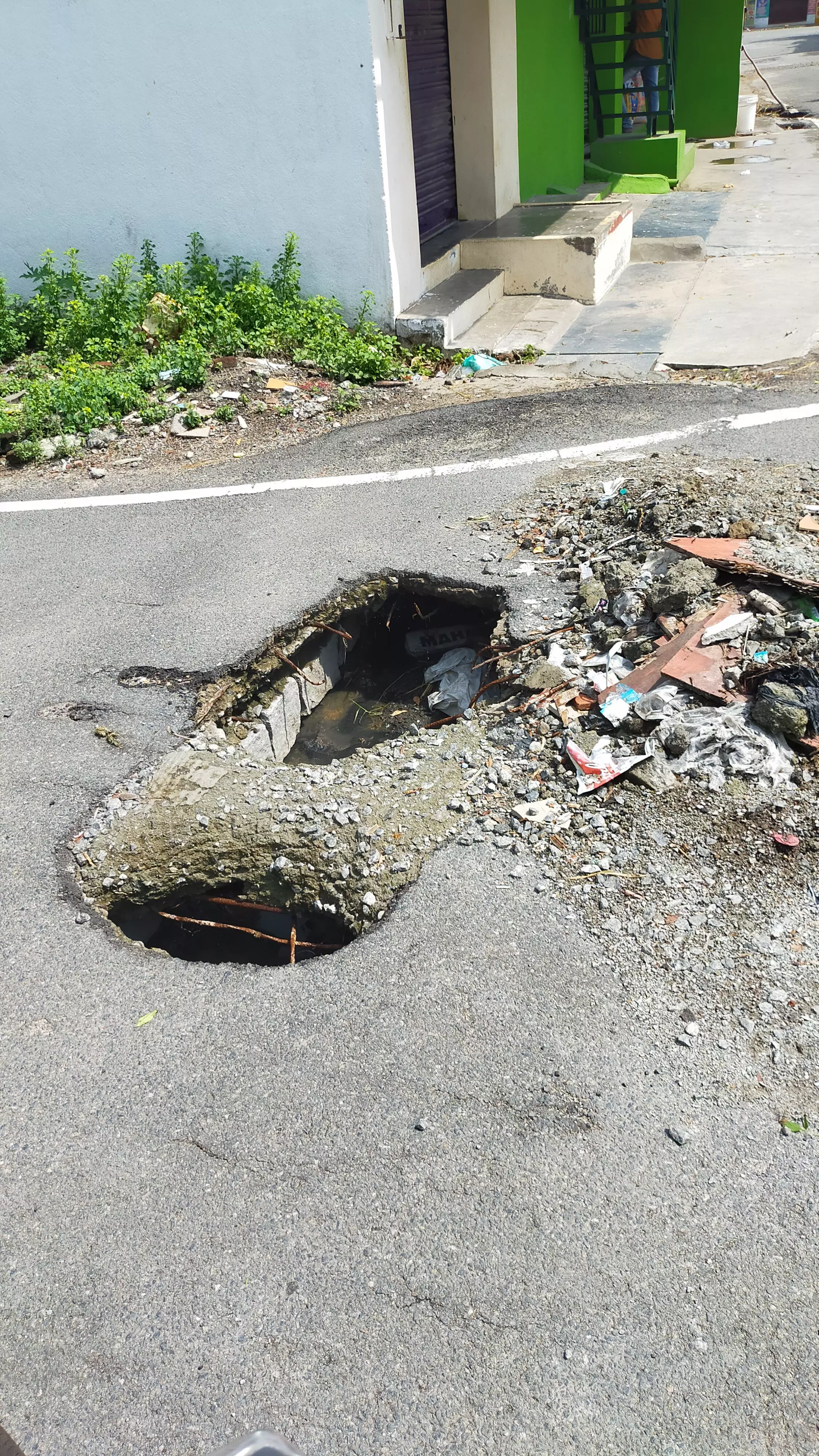 பள்ளத்தை மூடுவார்களா?