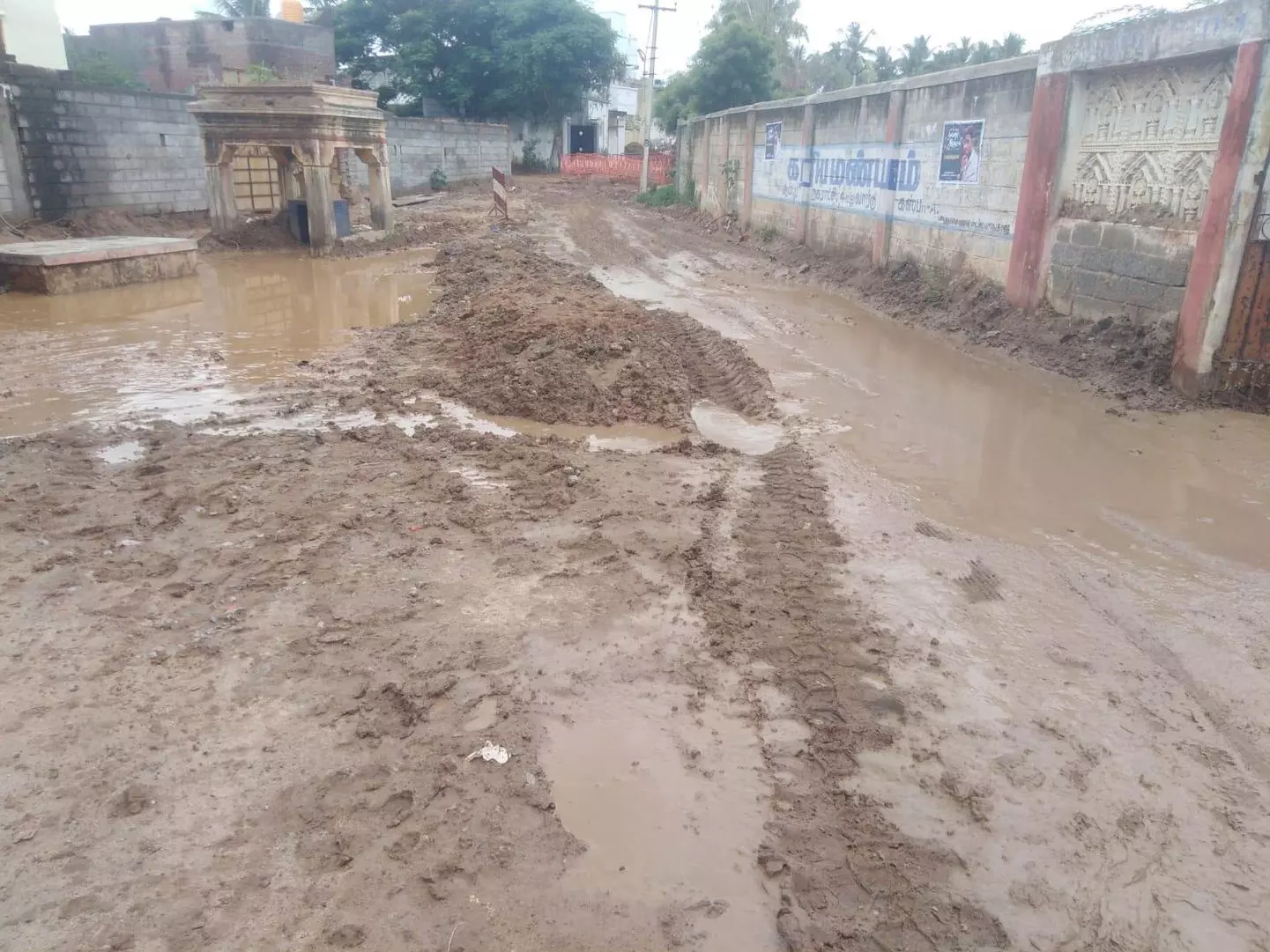 சாலையை சீர் செய்ய வேண்டும்