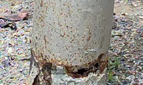 மின்கம்பத்தால் விபத்து அபாயம் மின்கம்பத்தால் விபத்து அபாயம்