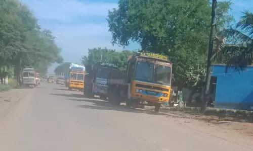 போக்குவரத்து நெரிசலால் பொதுமக்கள் அவதி