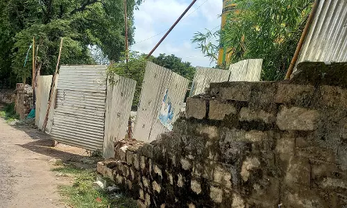 சுற்றுச்சுவர் கட்டப்படுமா?