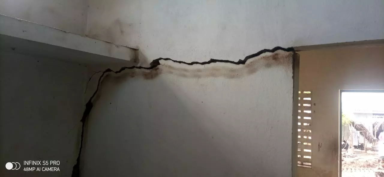 ஆபத்தான அங்கன்வாடி கட்டிடம்