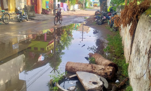 மழை நீர் செல்ல வழி இல்லையோ!
