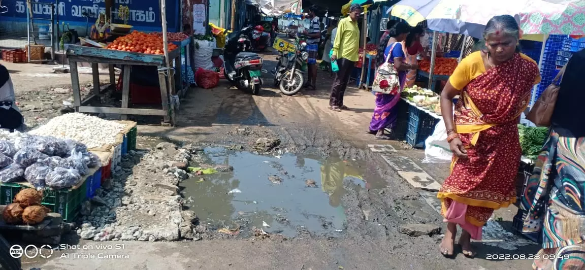 மழைநீரும் துர்நாற்றமும்
