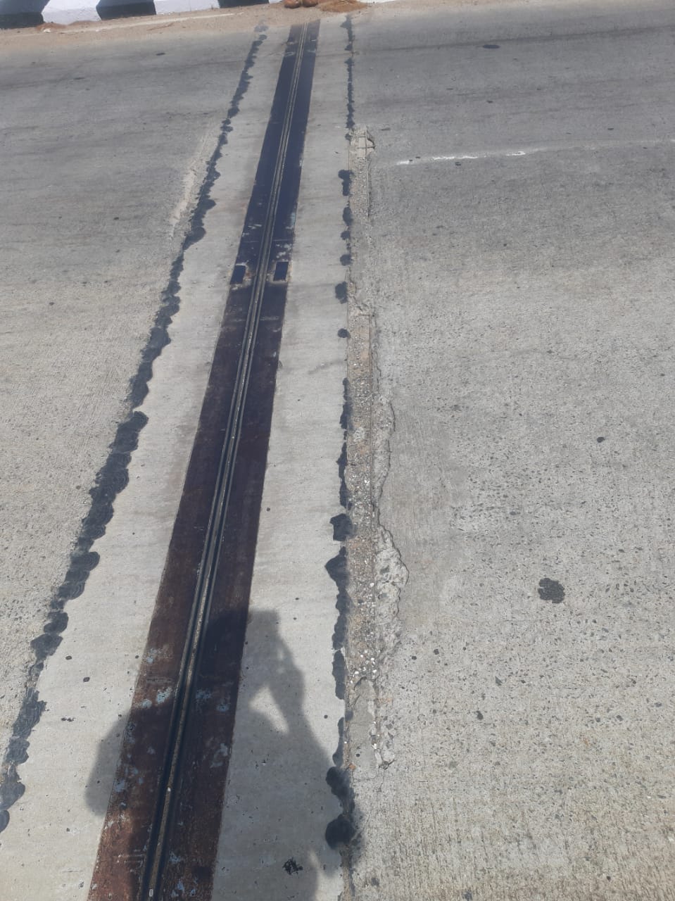 உடைந்து வரும் கான்கிரீட்