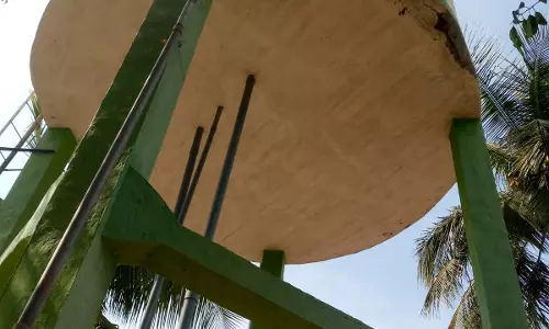 ஆபத்தான மேல்நிலை நீர்த்தேக்க தொட்டி