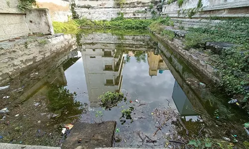 கோவில் குளத்தை சீரமைப்பார்களா? கோவில் குளத்தை சீரமைப்பார்களா?