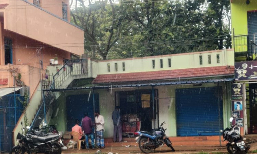 மதுபானக்கடையை வேறு இடத்துக்கு மாற்ற வேண்டும்