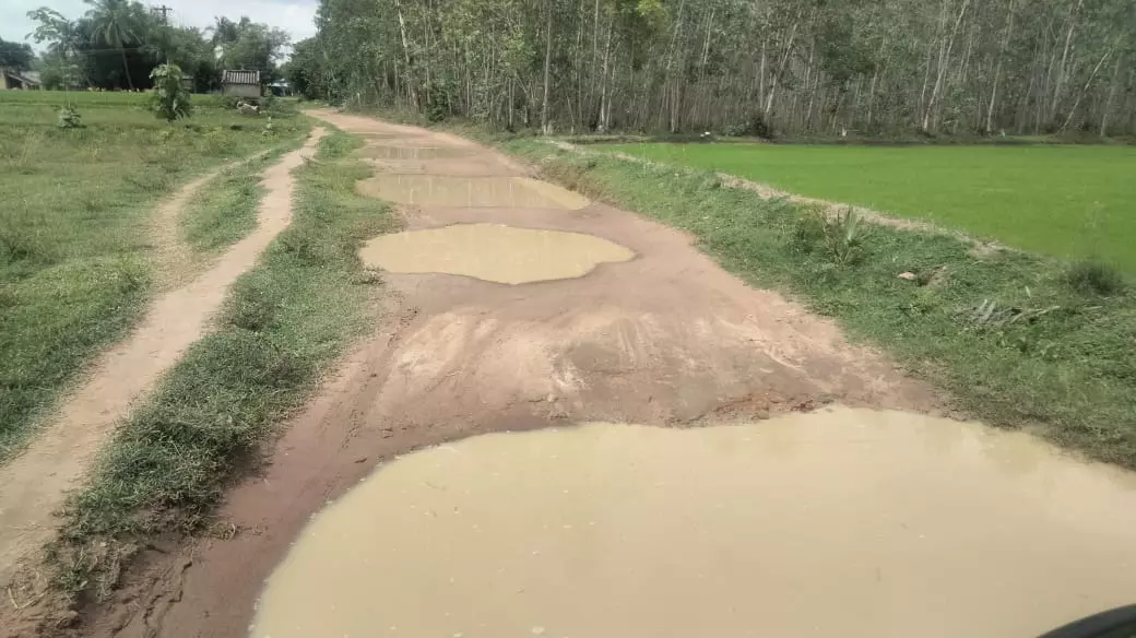 குட்டைபோல் மாறிய சாலை குட்டைபோல் மாறிய சாலை