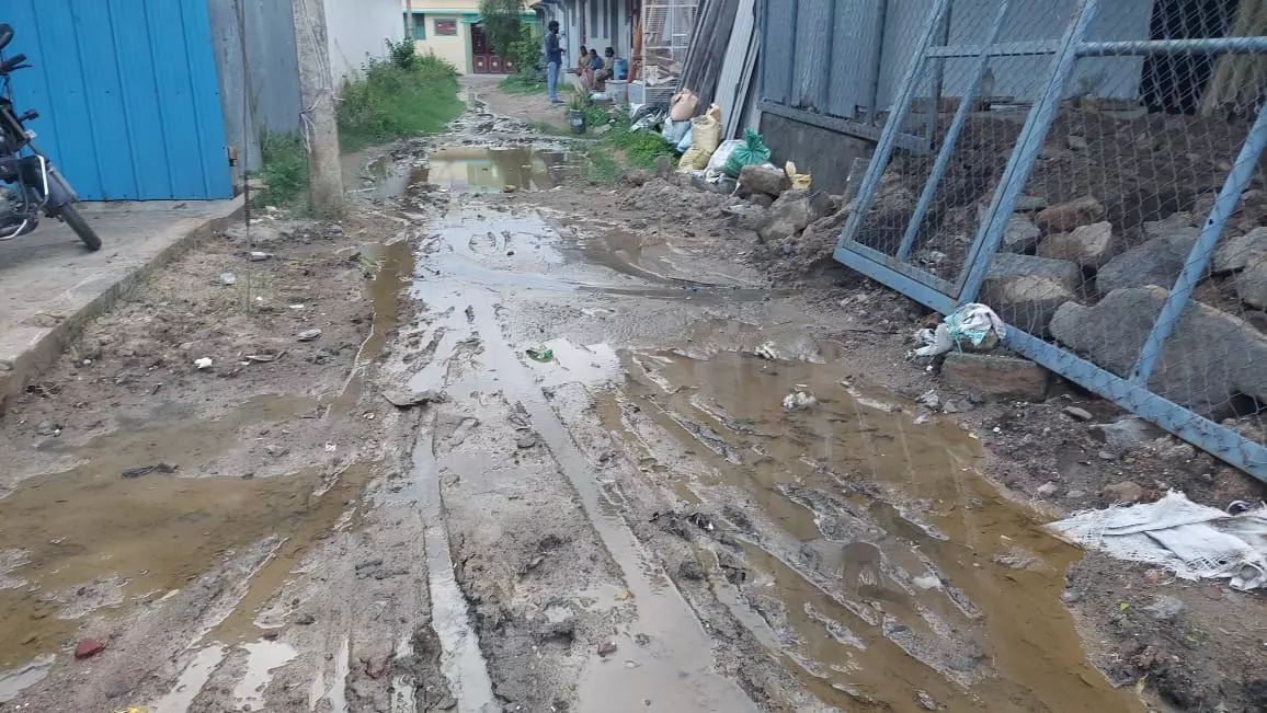 குழாய் உடைப்பால் வீணாகும் குடிநீர்