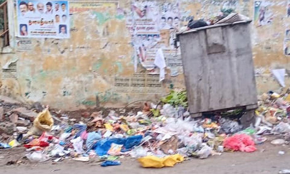 குவிந்து கிடக்கும் குப்பைகள் குவிந்து கிடக்கும் குப்பைகள்