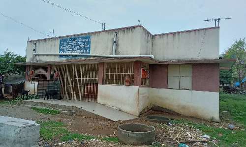 தொழுவுமாக மாறிய கிராம சேவை மைய கட்டிடம்