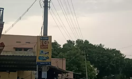 விபத்துகளை தடுக்க வேண்டும் விபத்துகளை தடுக்க வேண்டும்