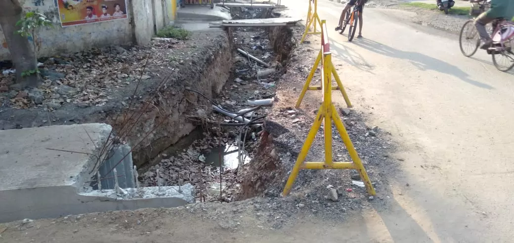 மூடப்படாத பள்ளம்