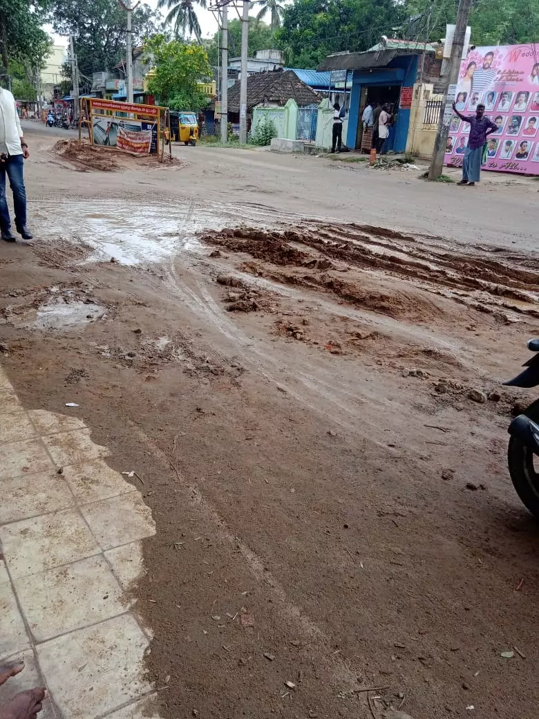 சாலையை சீரமைக்க வேண்டும்