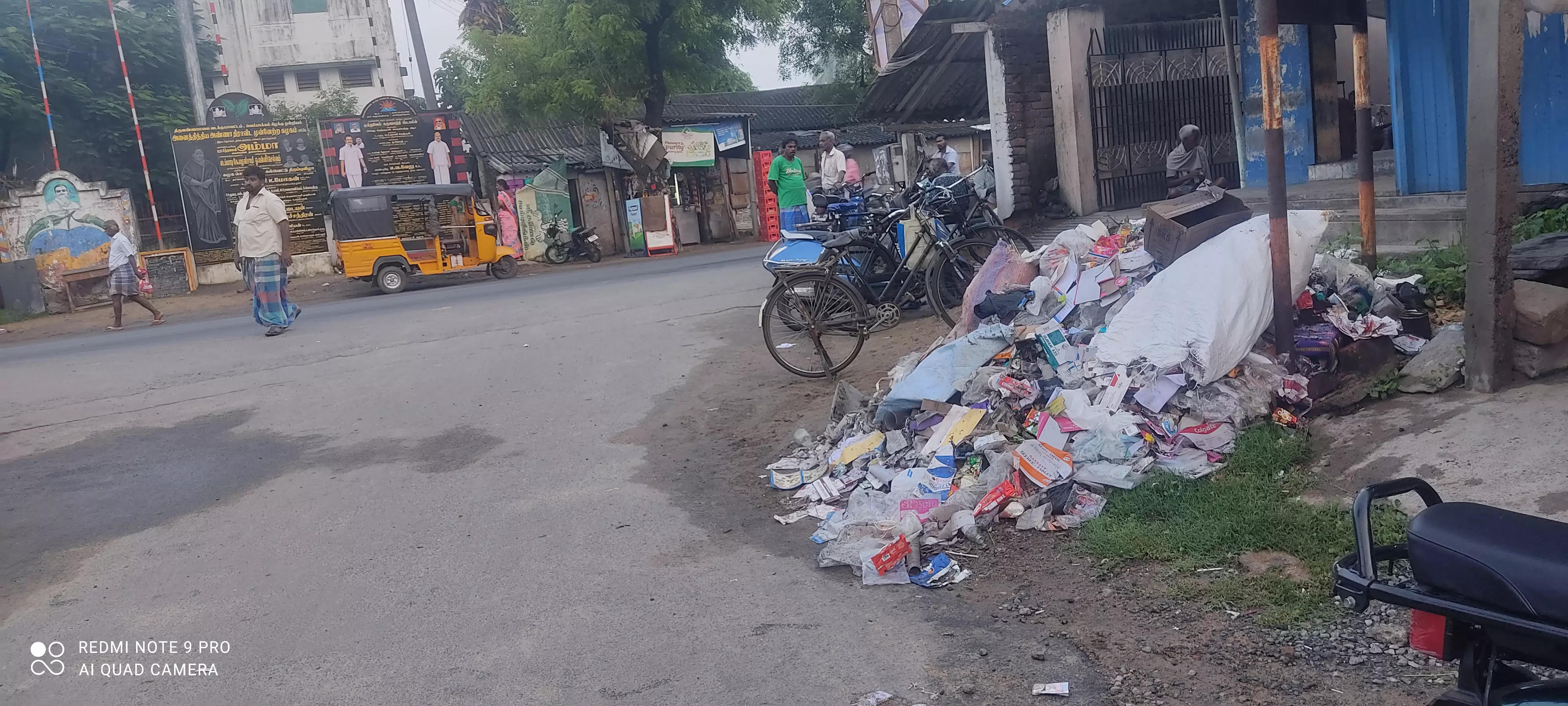 குப்பைகளால் கொசுத் தொல்லை குப்பைகளால் கொசுத் தொல்லை