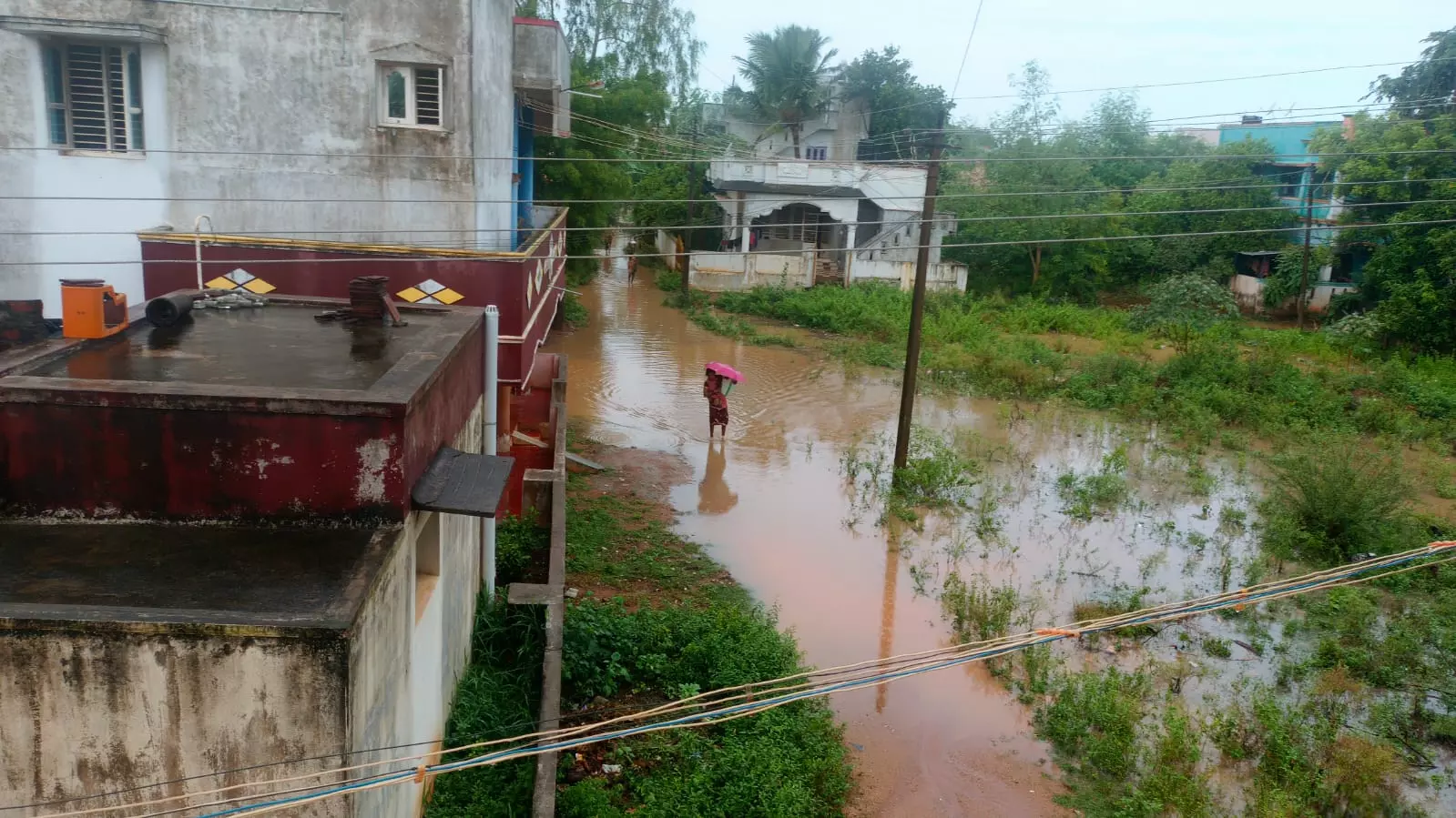 சாலை வசதிகள் இல்லாத நகர்பகுதிகள்