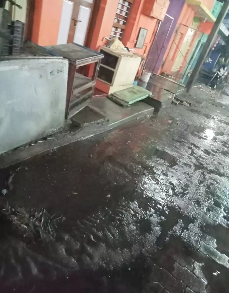 வீடுகளுக்கு புகும் கழிவு நீர்