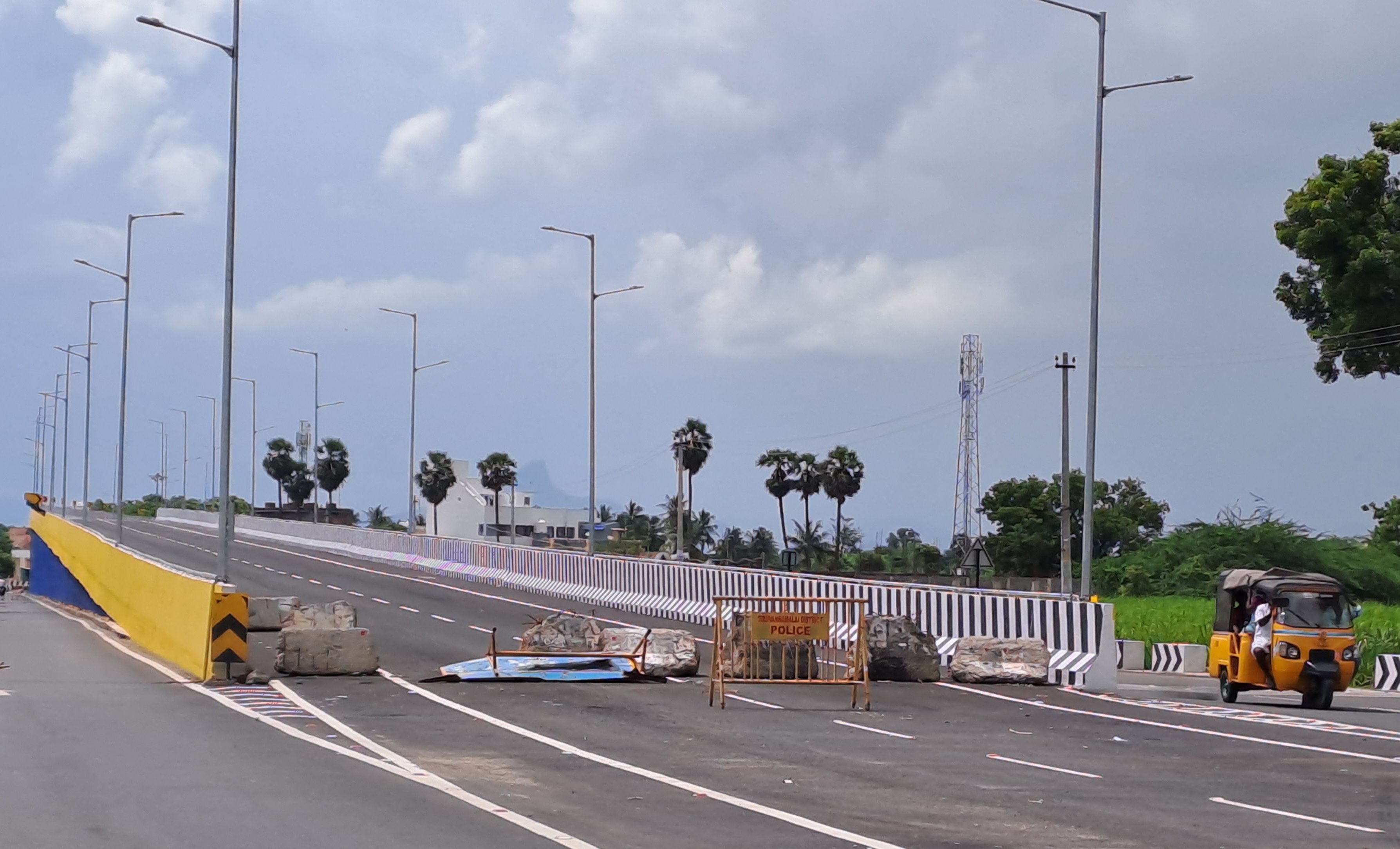 மேம்பாலத்தை திறப்பார்களா?