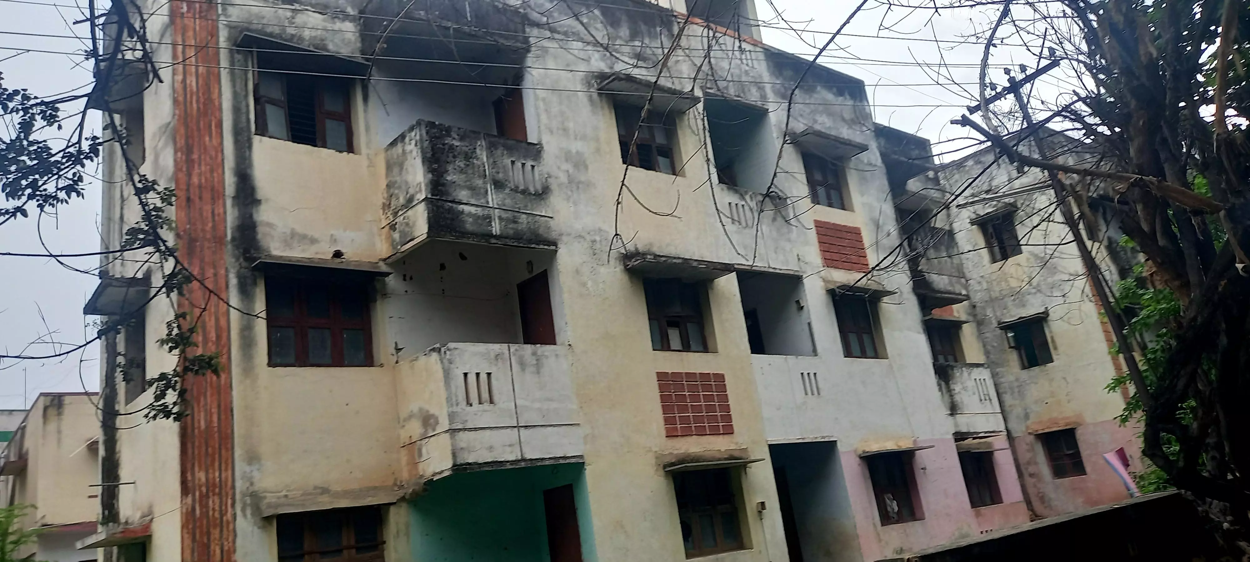 வீட்டு வசதி வாரிய குடியிருப்புகள் பழுது