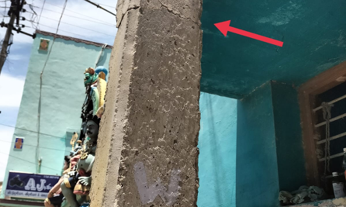 ஆபத்தான மின்கம்பம்