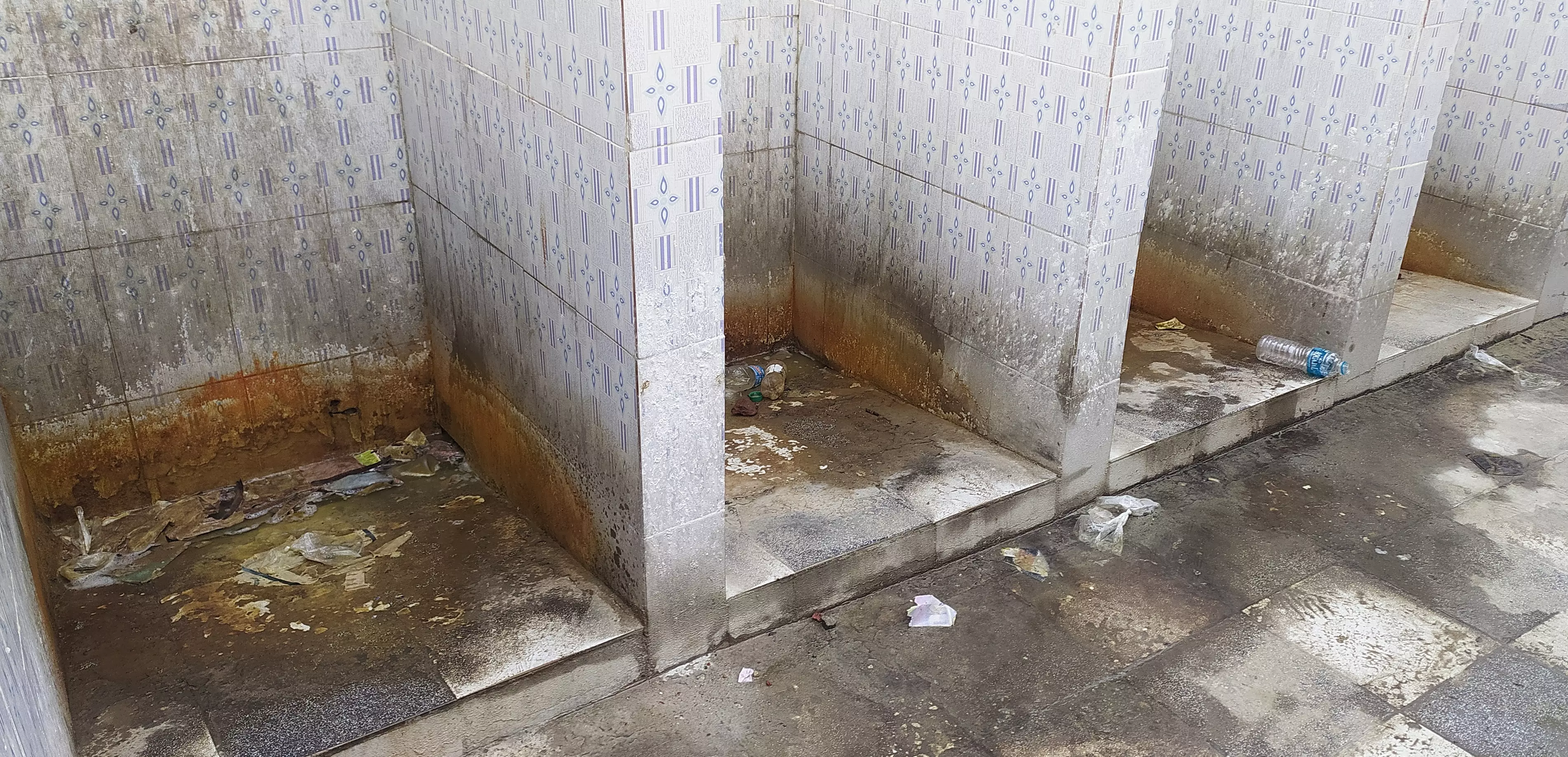 கழிவறைைய பராமரிப்பார்களா?