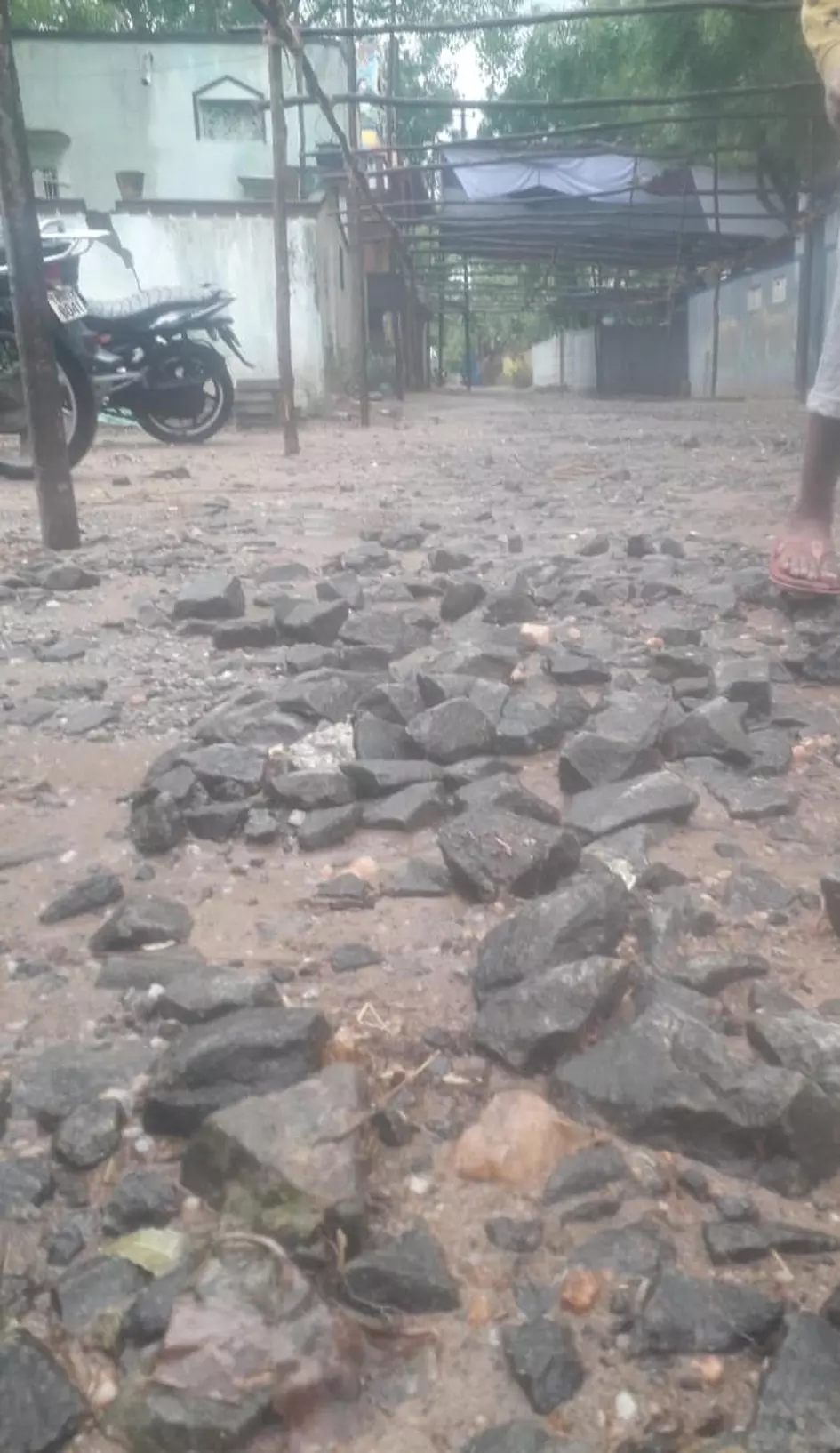 கரடு முரடான சாலை