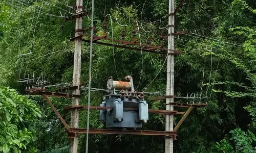 சேதமடைந்த மின்மாற்றி