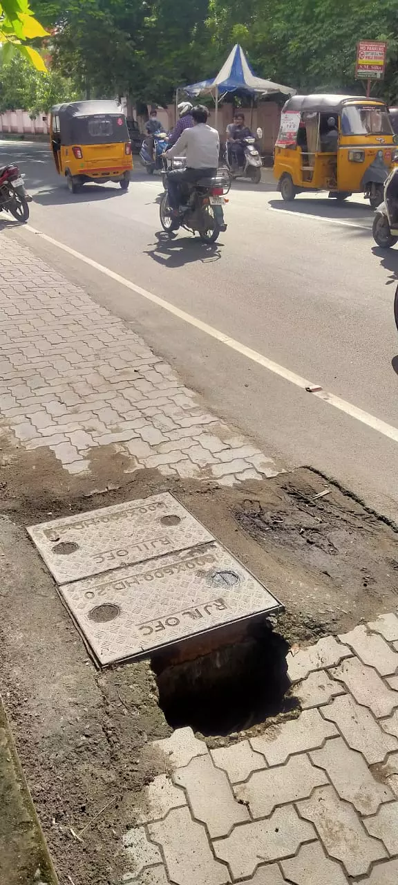ஆபத்தான மழை நீர் கால்வாய்