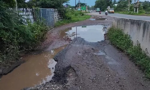 சீரமைக்க வேண்டிய சாலை