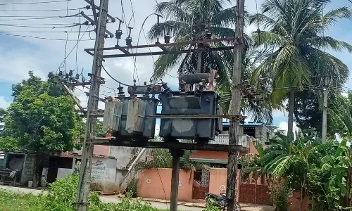 மின்கம்பங்கள் சேதம்