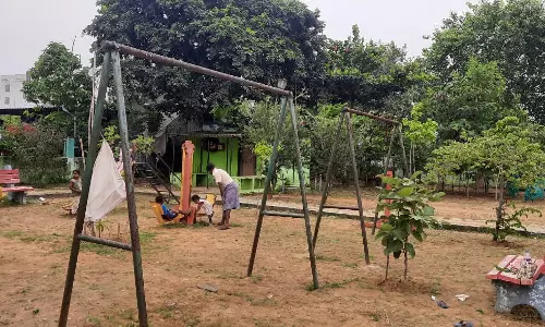 பராமரிப்பில்லாத பூங்கா பராமரிப்பில்லாத பூங்கா