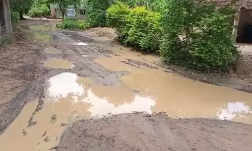 வாகன ஓட்டிகள் அவதி வாகன ஓட்டிகள் அவதி