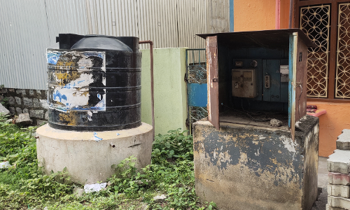 பயன்படாத குடிநீர் தொட்டி