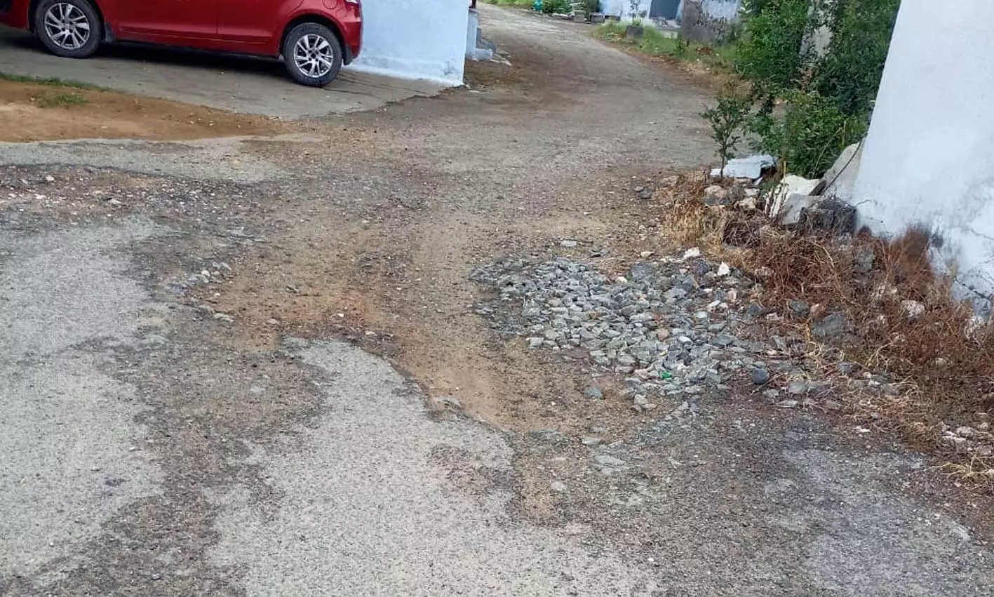 பழுதான சாலை