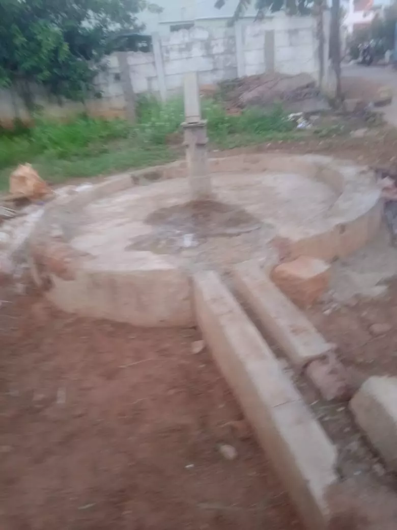 பயனற்ற அடிபம்பு பயனற்ற அடிபம்பு