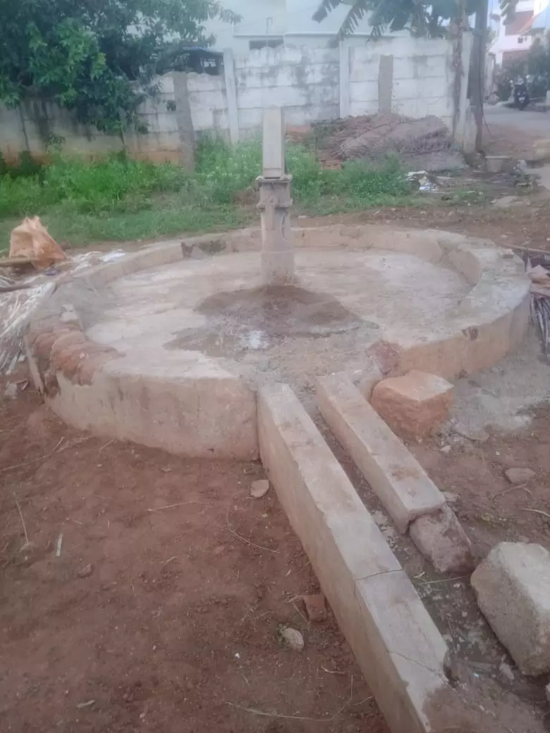 பயனற்ற அடிபம்பு பயனற்ற அடிபம்பு