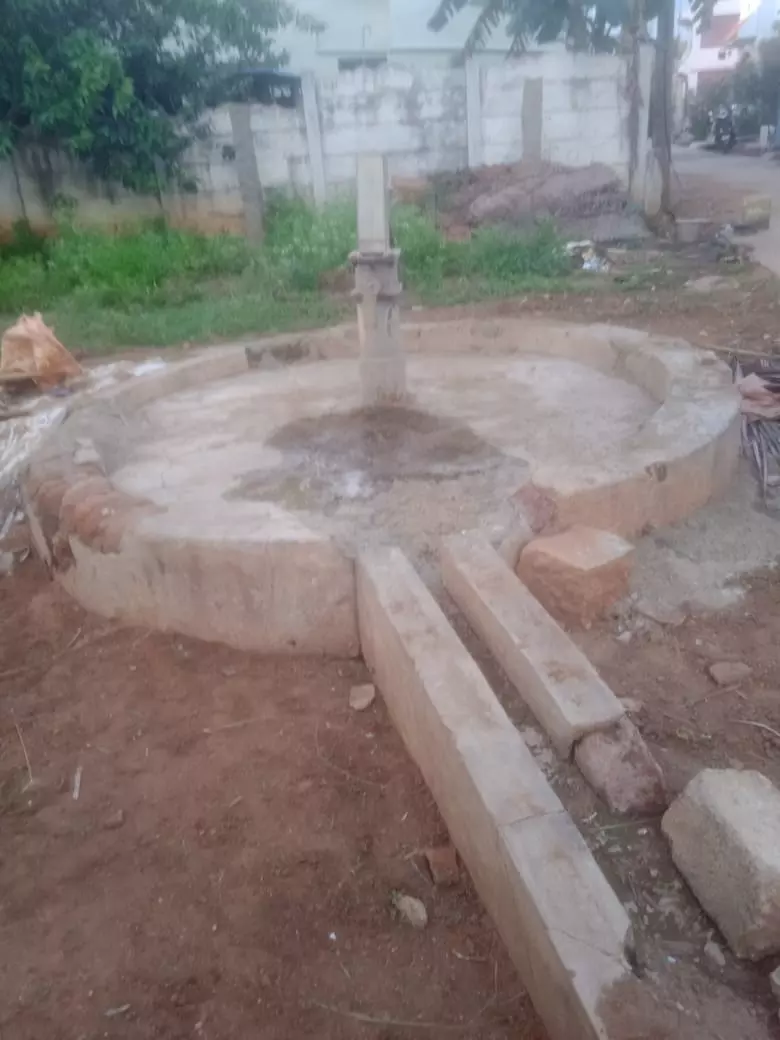 பயனற்ற அடிபம்பு பயனற்ற அடிபம்பு