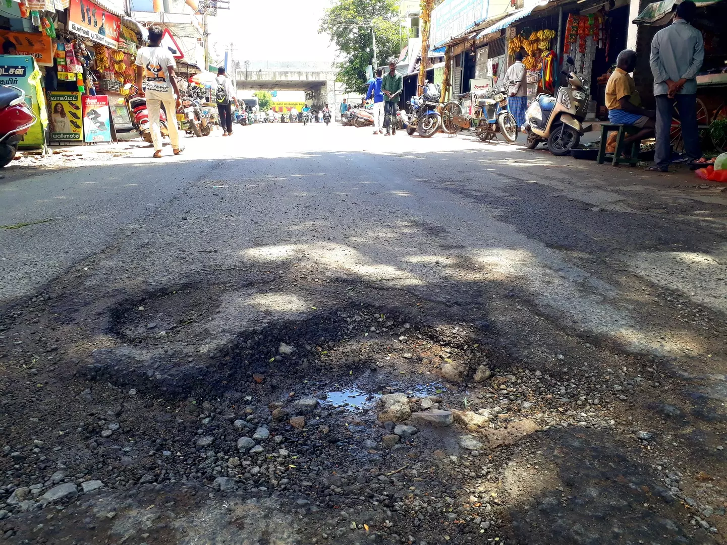 சேதம் அடைந்து வரும் சாலை சேதம் அடைந்து வரும் சாலை